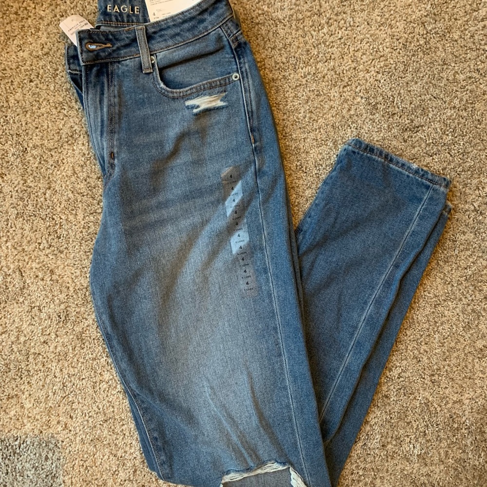 NWT American Eagle Mom Jeans size 4